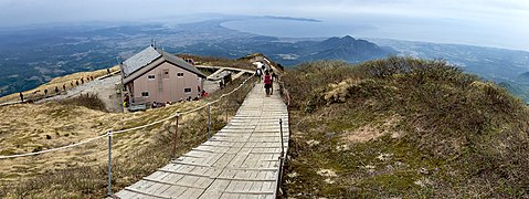 夏山登山道の最高峰、弥山にある大山頂上避難小屋