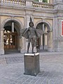 Papageno, statue de Jef Claerhout devant le théâtre municipal de Bruges.