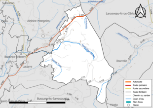 Carte en couleur présentant le réseau hydrographique de la commune