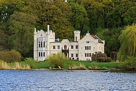 „Макък дворец Бабелсберг“ (на немски: Kleines Schloss Babelsberg) – жилище на германския император Фридрих III и съпругата му Виктория Сакскобургготска. Днес се използва като ресторант.