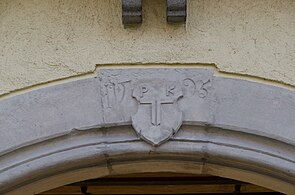 Altes Wappen mit Jahreszahl 1595 am inneren Torbogen