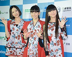 Perfume a 2014-es KKBOX Music Awards-on Balról jobbra: Noccsi, Á-csan, Kasijuka