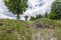 Reste des Zangentores von außen, dahinter der Aussichtsturm