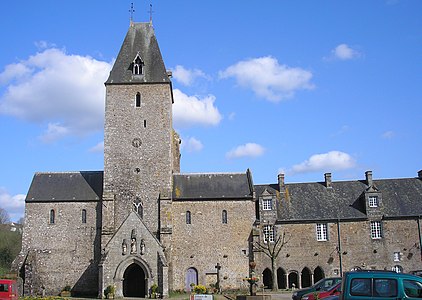 La façade ouest et le dortoir.