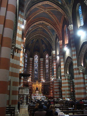 Interior neogótico.