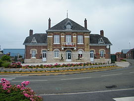 The town hall and school in Nurlu