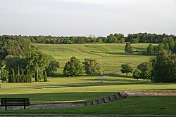 Ĉi tie situis la devena Lidice