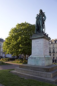 Monument à Hoche (1836), Versailles, place Hoche.