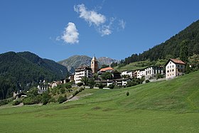 Ramosch mit der Florinus-Kirche