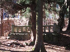 A mound claimed to be the tomb of Takeminakata or Yasakatome