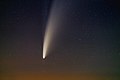 Ngày 13 tháng 7 năm 2020, đuôi sao chổi hiện rõ trên bầu trời (chụp từ Pháp)