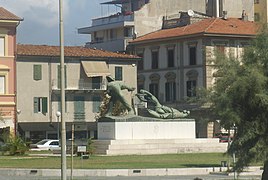 War Memorial in Piazza Garibaldi, known as "Piazza delle Paure".