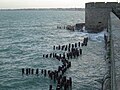 Plage de l'Éventail vue des remparts, recouverte par une marée de coefficient 106.