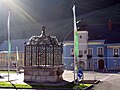 Hauptplatz Schmiedeeiserner Brunnen und Steyrerhaus