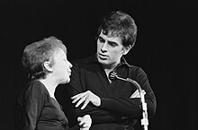 Théo Sarapo with his wife, Édith Piaf, on stage in 1962 in Rotterdam, Netherlands