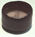 黒楽茶碗（桃山時代、銘「尼寺」、東京国立博物館）