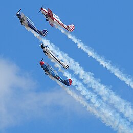 Yakovlev Yak-52 formacija štirih prstov