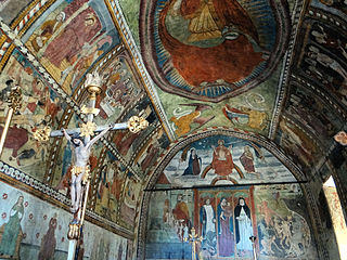 Décor de la chapelle des Pénitents blancs.