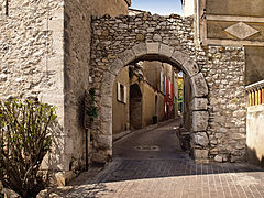 Porte Ouest de l'enceinte.