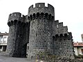 L'ancienne porte de ville, vestige de l'enceinte de Pontgibaud.