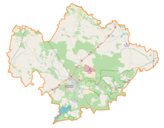 Mapa konturowa powiatu tomaszowskiego, blisko centrum na dole znajduje się punkt z opisem „Tomaszów Mazowiecki”