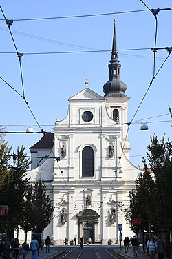 Průčelí kostela z Joštovy ulice