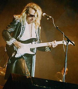 Dave Stewart tijdens een optreden in 1987