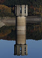 Wasserentnahmeturm bei Niedrigwasser