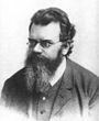 schwarz-weißes Portraitfoto eines älteren Ludwig Boltzmann mit Brille