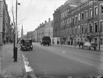 Bezuidenhoutseweg gefotografeerd in noordelijke richting, januari 1931. De kerk op de achtergrond is de rooms-katholieke kerk aan de O.L.V.-van-Goede-Raad op de hoek van de Mariastraat.