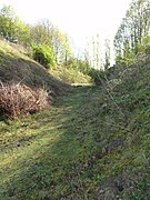 Le terril s'étale sur une partie du carreau.