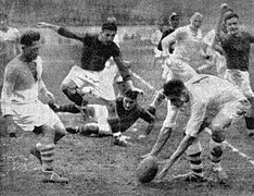 Finale du Challenge Yves du Manoir du 11 décembre 1938, Pau (en blanc) bat Toulon par 5-0, pour l'attribution du titre 1939