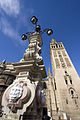 Giralda dari Plaza Virgen de Los Reyes .