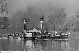 Seitenraddampfer auf der Elbe, 1952