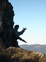 Le monument du 152e RI vu de profil