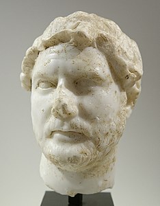 Portrait d'Hadrien, entre 128 et 138.
