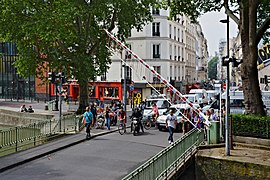 Ouverture du pont tournant de la Grange-aux-Belles.