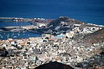 Staden Mindelo och hamnen Porto Grande sedd från toppen av Monte Verde, ön Sāo Vicente.