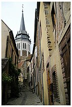 Ruelle montant vers l'église