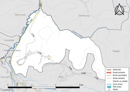 Carte en couleur présentant le réseau hydrographique de la commune