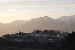 Mel and surrounding mountains