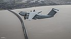 Am 5. Februar 2015 fliegt eine A400M der Royal Air Force in westlicher Richtung über die Zweite Severnbrücke im Bristolkanal. KW 06 (ab 5. Februar 2017)