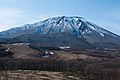 春子谷地からの岩手山、中央に鞍掛山