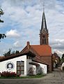 Gemeindehaus der evangelischen Waldenserkirche in Palmbach mit Wappen