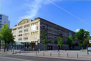 La Halle aux farines vue du quai.