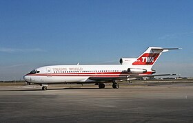 N840TW, le Boeing 727 de Trans World Airlines impliqué, ici à l'aéroport international de Buffalo-Niagara en octobre 1975, quatre ans avant l'incident.