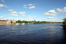 Ume älv rinner genom Umeå.