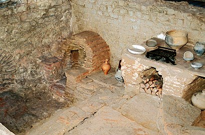 Backofen (links) in einem römischen Gasthaus bei Ahrweiler
