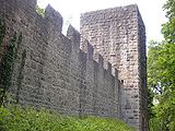 Der Torturm mit der Ringmauer