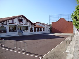 The town hall and fronton of Guéthary